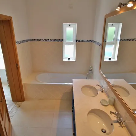 Beautiful 4 Rooms, Heated Pool, In *