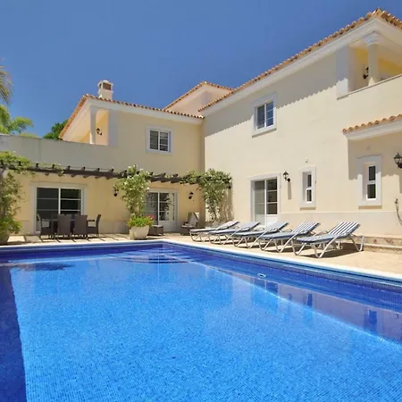 Beautiful 4 Rooms, Heated Pool, In *
